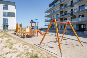 Area permainan anak di Apartament MILAN Gardenia Dziwnów z widokiem na morze EPapartamenty