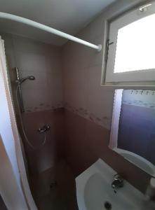 Kúpeľňa v ubytovaní Fortuna Apartmanházak