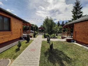 Vonkajšia záhrada v ubytovaní Fortuna Apartmanházak