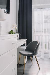 a desk and a chair in a room with a window at Zwierzyńscy Residence 2 in Pobierowo