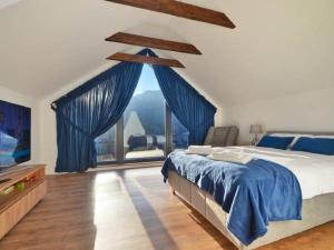 Ένα ή περισσότερα κρεβάτια σε δωμάτιο στο Apartament Marron 12 z sauną, bawialnią i widokiem na Skrzyczne - Dream Apart