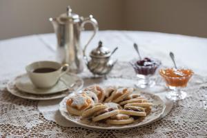 Jedlo v ubytovaní bed & breakfast alebo blízkom okolí