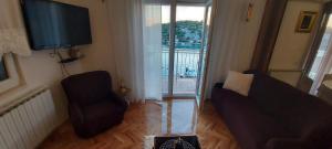 TV a/nebo společenská místnost v ubytování Apartment Grubišić