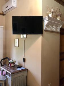 A television and/or entertainment centre at Fontebella