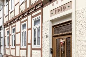 a store front of a building with a window at An der Abzucht in Goslar