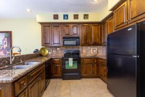Η κουζίνα ή μικρή κουζίνα στο Bella Sirena Beautiful View - Condo 403-E