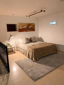Postel nebo postele na pokoji v ubytování quarto familiar zona guimaraes