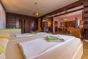 Posteľ alebo postele v izbe v ubytovaní Apartments DESA