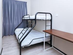 Dviaukštė lova arba lovos apgyvendinimo įstaigoje SPOT ON 89838 Lm Residence