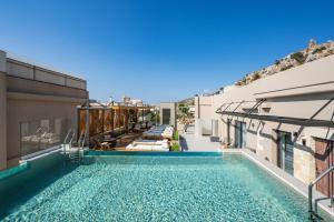 Bazén v ubytování Casa D'Irene Deluxe Hotel nebo v jeho okolí