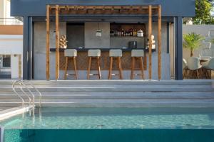 Bazén v ubytování Casa D'Irene Deluxe Hotel nebo v jeho okolí