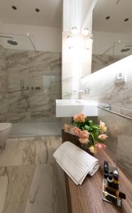 a bathroom with a shower and a sink at Sweet Home Suites - Verona in Verona +23 photos