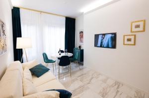 a living room with a couch and a table at Sweet Home Suites - Verona in Verona
