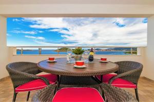 a table and chairs with a view of the ocean at Apartment Dora in Ražanj