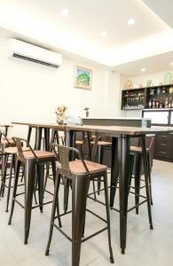 Lounge nebo bar v ubytování 十二籃民宿