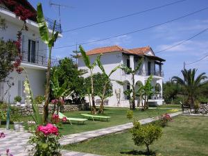 A garden outside Akropolis studios