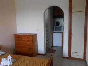 A kitchen or kitchenette at Akropolis studios Még 35 kép