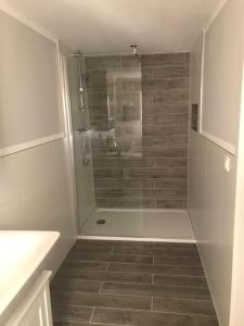 a bathroom with a shower with a tiled floor at Ferienwohnung Familie Manthei in Boitin Resdorf