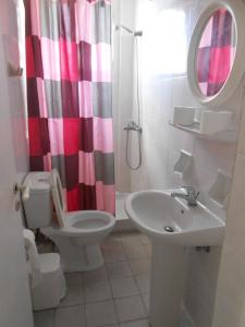A bathroom at Akropolis studios