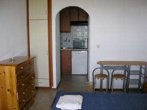 A kitchen or kitchenette at Akropolis studios
