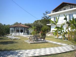 A garden outside Akropolis studios