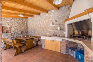 Kuchyň nebo kuchyňský kout v ubytování Holiday house MASLINA