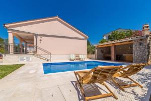 Bazén v ubytování Holiday house MASLINA nebo v jeho okolí