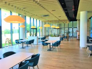 Restauracja lub miejsce do jedzenia w obiekcie 6 piętro Seaside