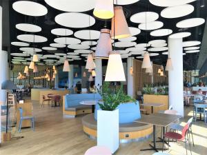 Restauracja lub miejsce do jedzenia w obiekcie 6 piętro Seaside