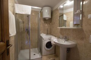 Ein Badezimmer in der Unterkunft Villa Tuttorotto