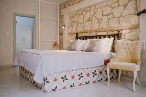 A bed or beds in a room at Deruni Ilıca