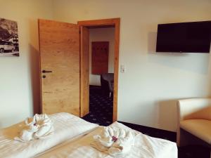 Posteľ alebo postele v izbe v ubytovaní Hotel Tirolerhof