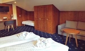 Posteľ alebo postele v izbe v ubytovaní Hotel Tirolerhof