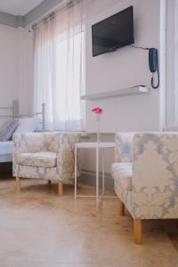 A television and/or entertainment centre at Deruni Ilıca