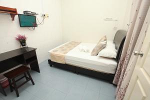 Postel nebo postele na pokoji v ubytování WARNI 48 Whole Or Room