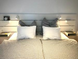 a bedroom with a large bed with two pillows at Ferienwohnung Sonnblick in Bad Gastein