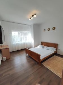 سرير أو أسرّة في غرفة في Apartament Marra