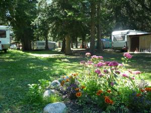Camping Aiguille Noire tesisinin dışında bir bahçe
