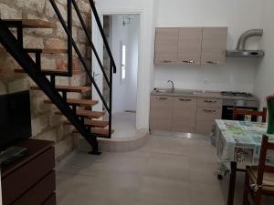 A kitchen or kitchenette at House Orlando