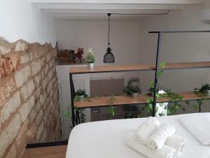 A bed or beds in a room at House Orlando
