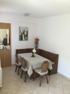 Et opholdsområde på Apartments Gemma + 44 billeder