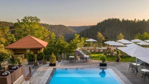 Nespecifikovaný výhled na hory nebo výhled na hory při pohledu z hotelu
