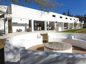 Posezení v ubytování Karoo Retreat- Self Catering Villas and Bed & Breakfast