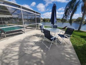 Newly Renovated Pool and Lake Dream Home with all the extras