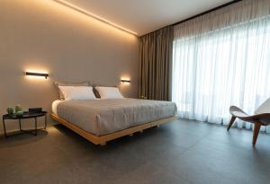 Postel nebo postele na pokoji v ubytování Orion suites + 37 fotografií