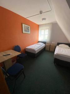 Postel nebo postele na pokoji v ubytování Hotel-Gasthof "Alter Ritter"