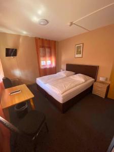 Postel nebo postele na pokoji v ubytování Hotel-Gasthof "Alter Ritter"