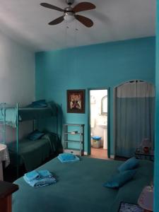 Poschodová posteľ alebo postele v izbe v ubytovaní Stromboliparadise Ficogrande