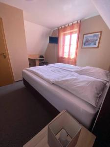 Postel nebo postele na pokoji v ubytování Hotel-Gasthof "Alter Ritter"