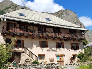a large building with a balcony on a mountain at LA JARBELLE - Gîte et Spa in Les Orres